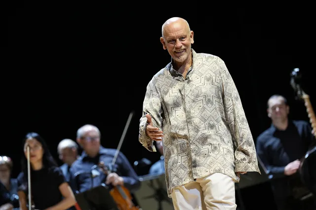 Comedie Infernală, un spectacol cu John Malkovich